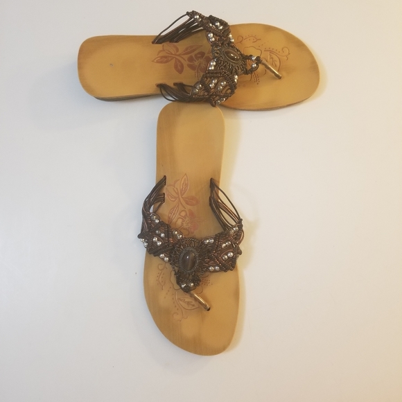 Sandals size: 6. - Picture 1 of 3